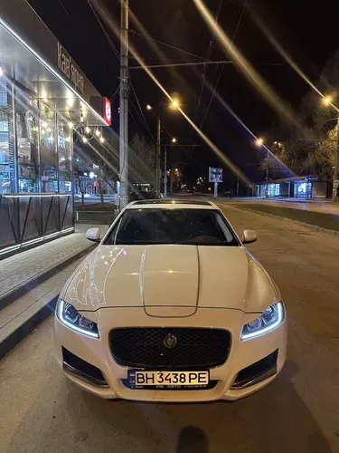 Jaguar XF Supercharged 2017 — Потужний седан у відмінному стані