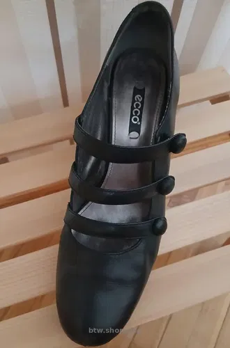 Женские кожаные туфли