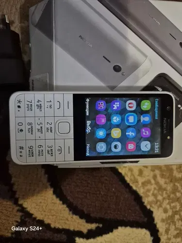 Продам Nokia 230