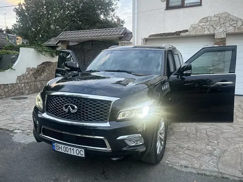 Великий і розкішний Infiniti QX80 з довгою базою