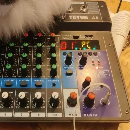 TEYUN A8 – 8-канальный аудио микшер пульт с входом на радио микрофон