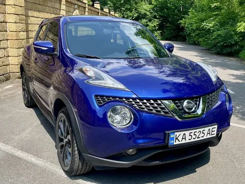 Економічний та акуратний кросовер — Nissan Juke 2015 року.