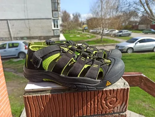 Босоніжки, сандалії, Keen.