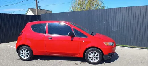 Mitsubishi Colt 2010 – Надійний компактний хетчбек з економним двигуном
