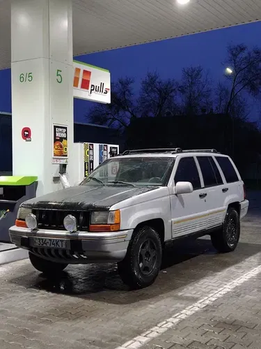 Продаю Jeep Grand Cherokee ZJ, 1994 року, дорестайлінгова версія з бензиновим двигуном 4.0