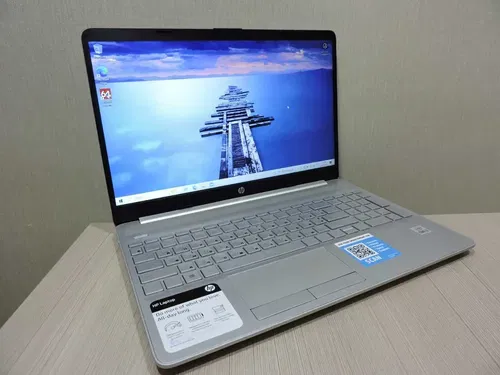 Продам hp dw2063st/15.6"/Core i3 1005G1/8GB/SSD 256/UHD