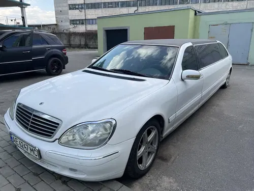 Лімузин Mercedes S серії 2000 року — потужний і стильний автомобіль із пробігом 300 тис. км