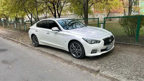 Infiniti Q50 2014 з Bose, Камерою та Тюнінгом