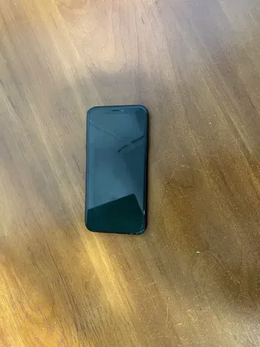 iPhone XR вживаний але робочий побита задня кришка але все далі ціле екран теж на фото захисне скло