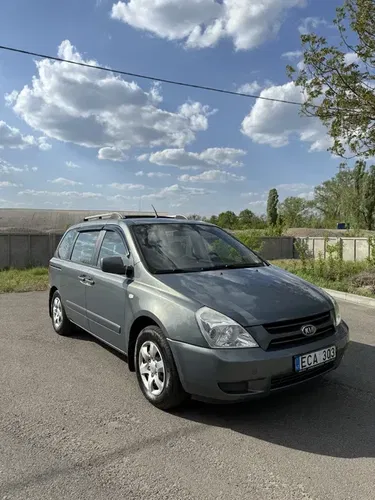 просторий та комфортний Kia Carnival у кемпінг-версії