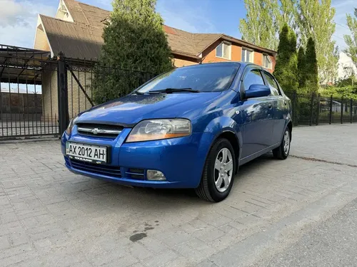 Chevrolet Aveo 2005  Седан  1.5 л  Бензин  Технічно справний