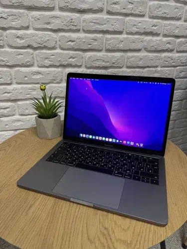MacBook Pro 2017 Touch Bar 8/256gb Intel Core i5
