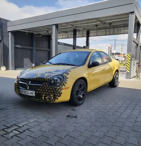 Яскравий жовтий Dodge Neon 2003, повністю на ходу