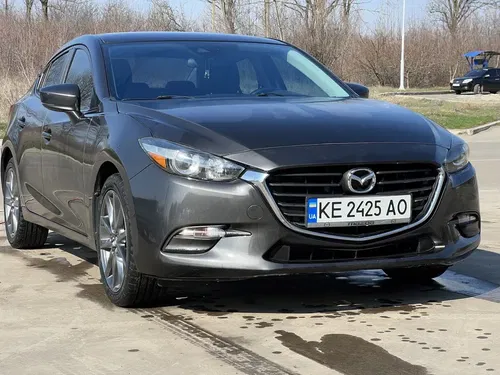 Mazda 3 2018 року рестайлінг, оснащена 2.5-літровим двигуном