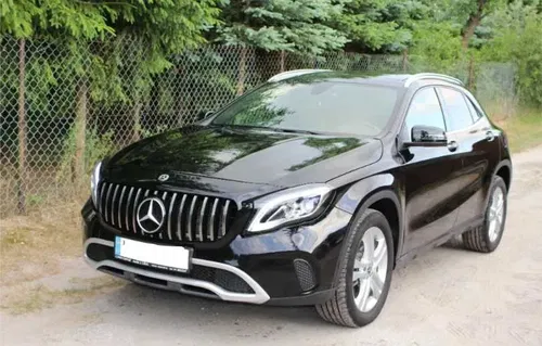 Mercedes GLA 2019 — компактний міський кросовер, повний привід, після ДТП