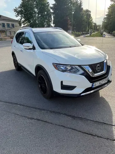Nissan Rogue SV AWD 2018 року у відмінному технічному стані