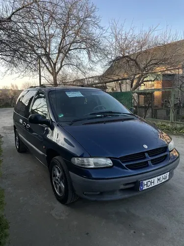 Chrysler Grand Voyager 2001 року — Просторий мінівен з новими запчастинами