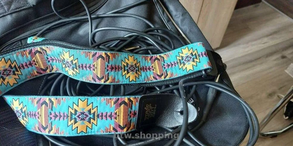 Електроакустична гітара Ovation з чохлом - btw.shopping