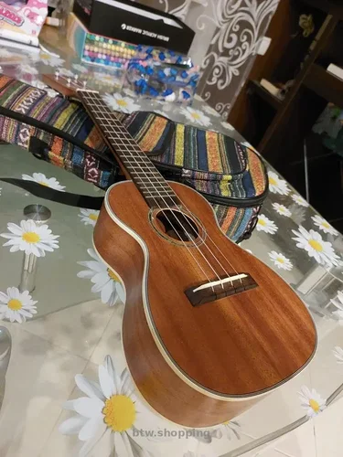 Укулеле в отличном состоянии, мягкие струны + чехол в подарок