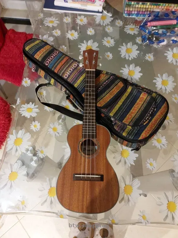Укулеле в отличном состоянии, мягкие струны + чехол в подарок - btw.shopping