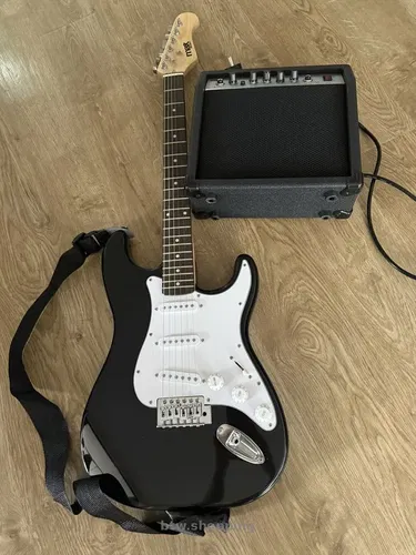 Електрогітара Stratocaster + чохол, ремінь та підсилювач - btw.shopping
