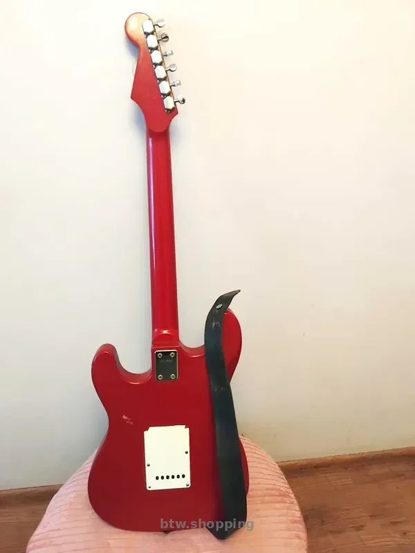 Винтажная гитара 35 лет, без чехла - btw.shopping