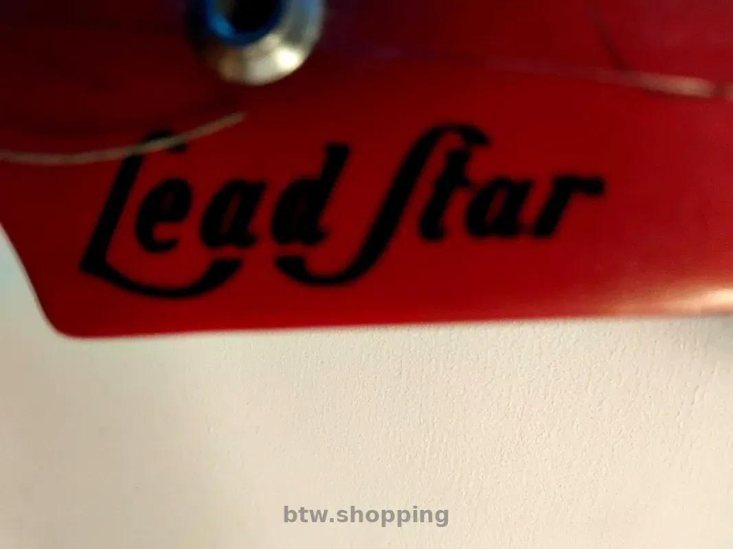 Винтажная гитара 35 лет, без чехла - btw.shopping