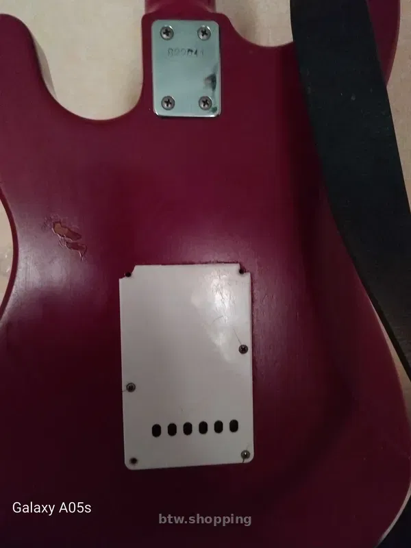 Винтажная гитара 35 лет, без чехла - btw.shopping