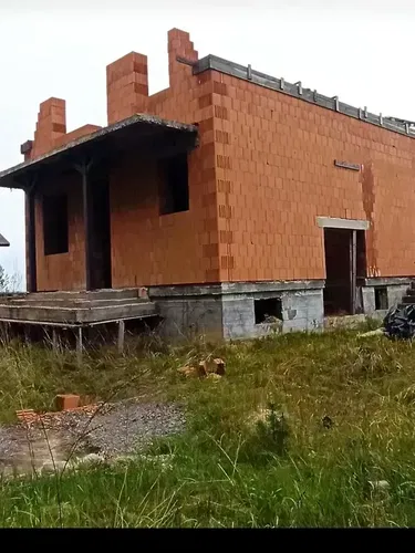 Броварський р.н.с.Рожни.недобудова з озером