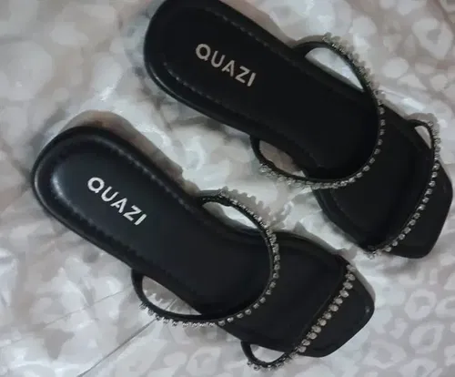 Шльопанці зі стразами quazi нові