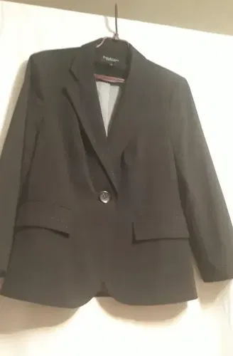Пиджак коллекция debenhams черный новый  Длина 67см, длина рукава 57см, ПОГ48см, ПОБ54см