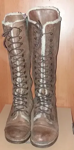 Продам жіночі чоботи на шнурівці