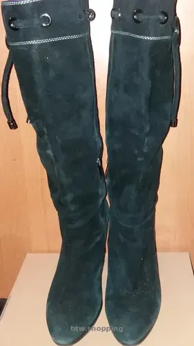 Продам жіночі замшеві чоботи