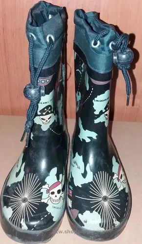 Продам резиновые сапожки 25р