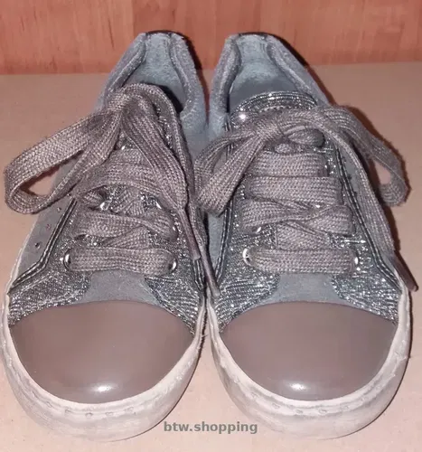 Продам кеды на девочку 27р.