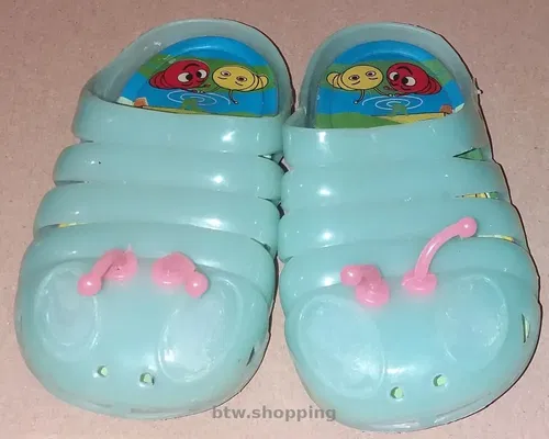 Продам резиновые тапочки 24р.