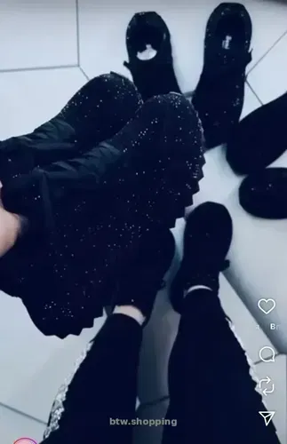 Кросівки з натуральної замші та стразами