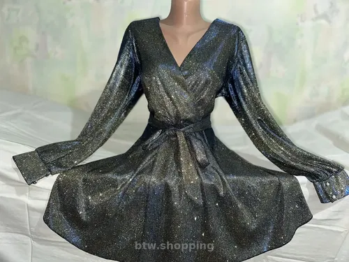 Блискуча сукня