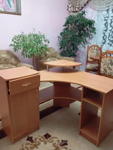 Стіл у дитячу кімнату. Стіл для навчання. Письмовий стіл