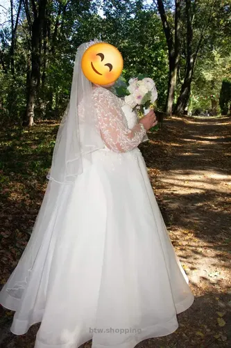 Весільна сукня