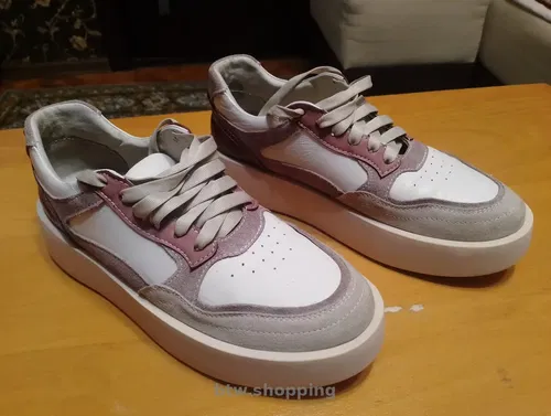 Женские кроссовки