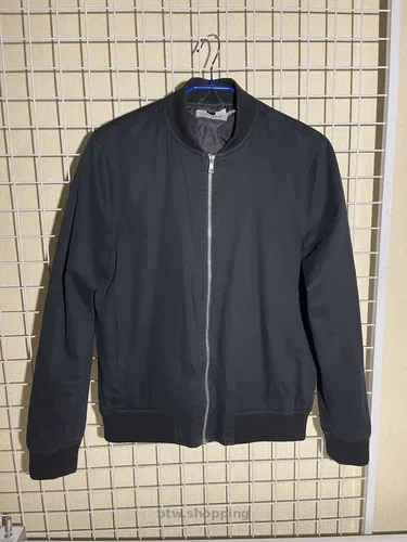 Куртка-бампер чорного кольору в розмірі s