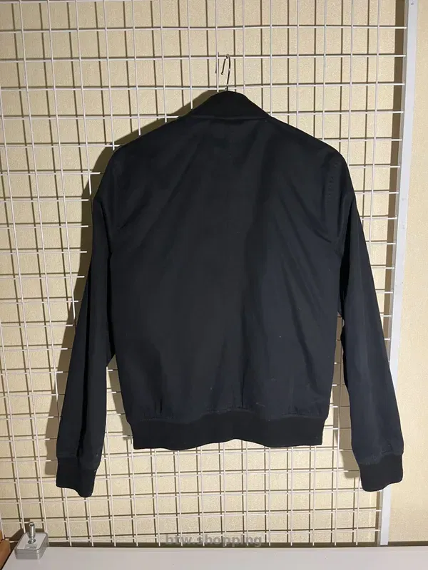 Куртка-бампер чорного кольору в розмірі s - btw.shopping
