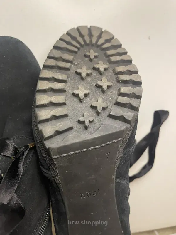 Чорні замшеві ботильйони, розмір 40 - btw.shopping