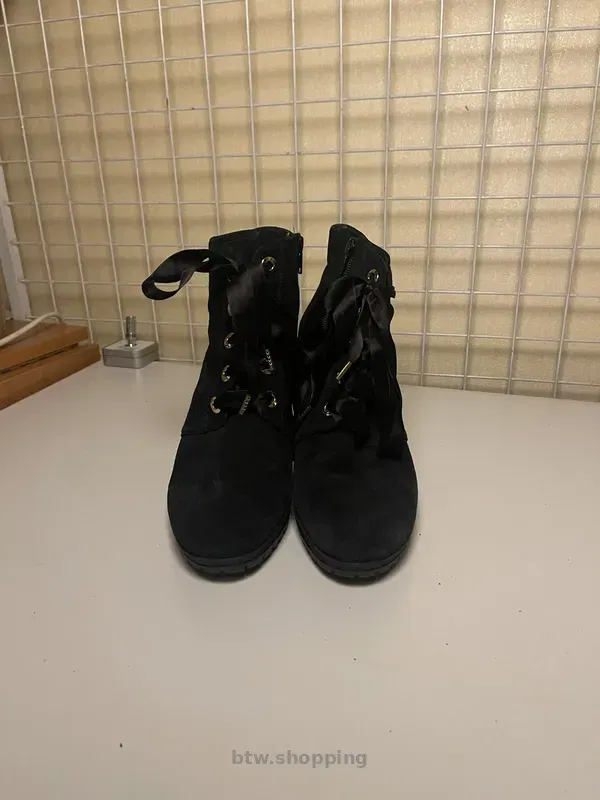 Чорні замшеві ботильйони, розмір 40 - btw.shopping