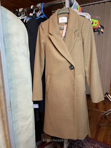 Пальто нове коричневе від stradivarius розмір: xs,