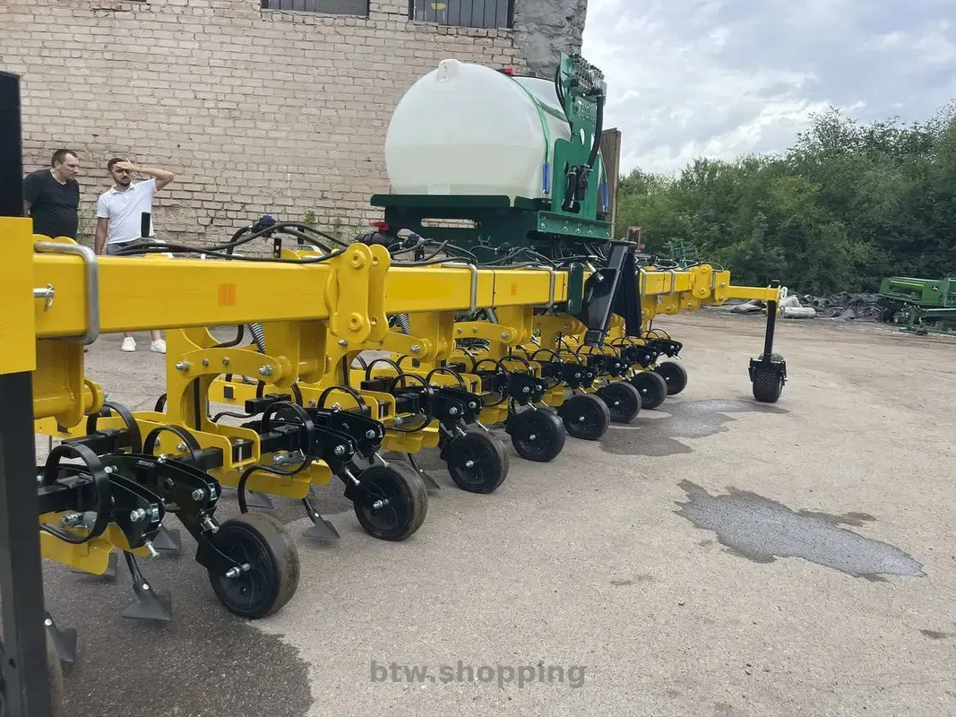 Прополочний культиватор КРН 5.6м з бочкою для рідких добрив - btw.shopping