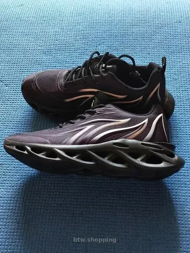 Модні спортивні кросівки р.40