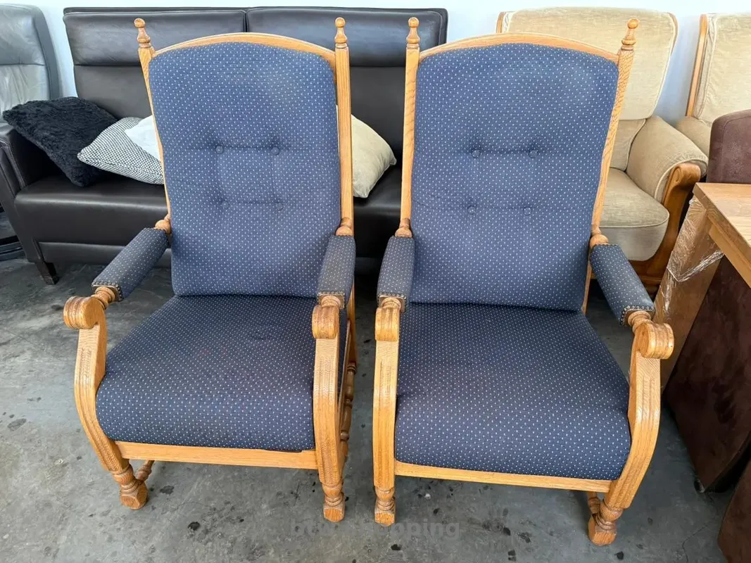 Пара дубових крісел в класичному стилі - btw.shopping