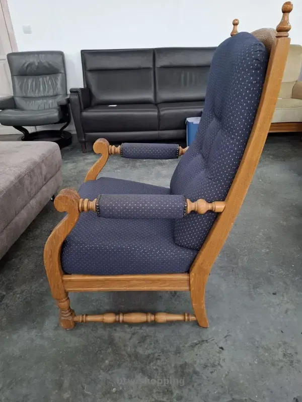 Пара дубових крісел в класичному стилі - btw.shopping